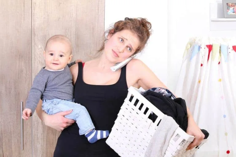 Working Mom vs Stay at home mom. Ever wonder what would it be like to be on the other side of your motherhood journey? Find out... Working mom vs stay at home mom: pros, cons, challenges, tips, and takeaways. #stayathomemom #workingmom #sahm
