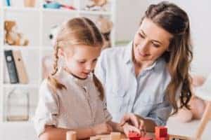 The Importance of Present Parenting and 9 Ways to be a More Present Parent Dalily. #presentparenting #parenting #parentiingtips #positiveparenting